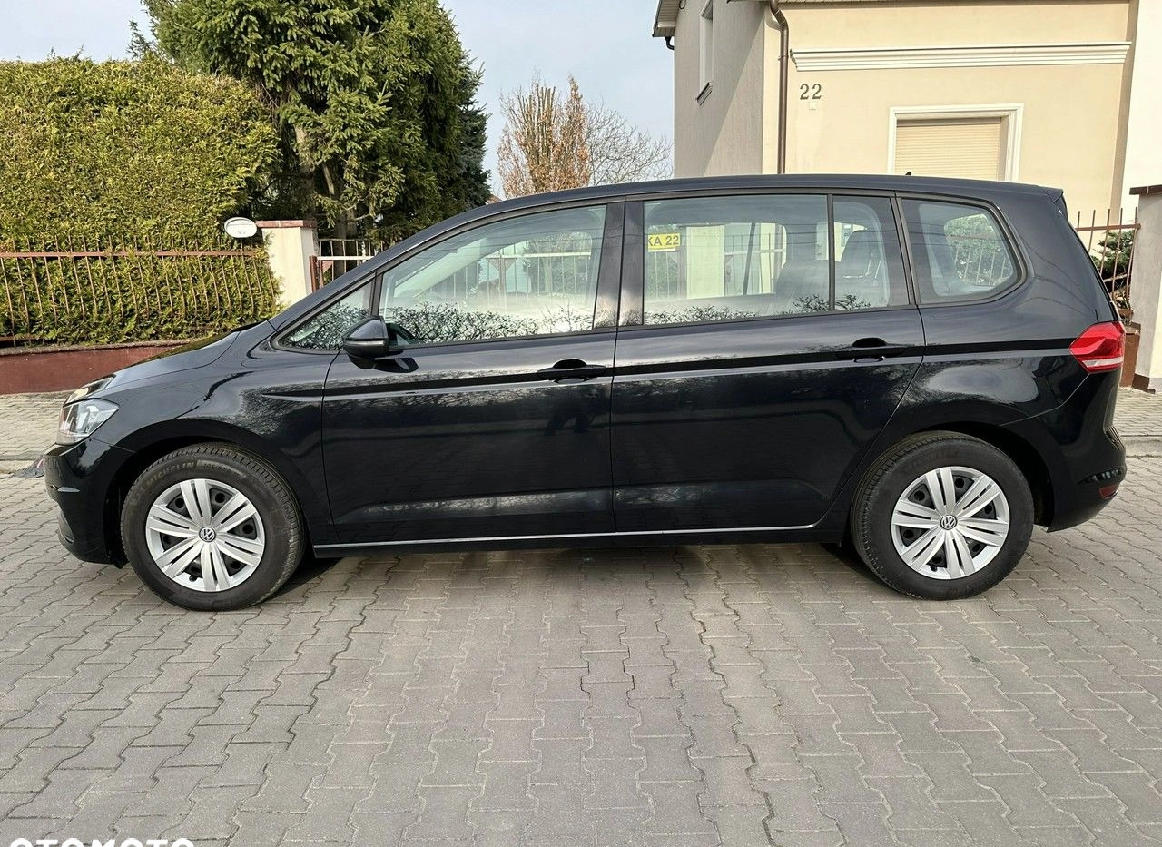 Volkswagen Touran cena 59600 przebieg: 220100, rok produkcji 2017 z Koszalin małe 232